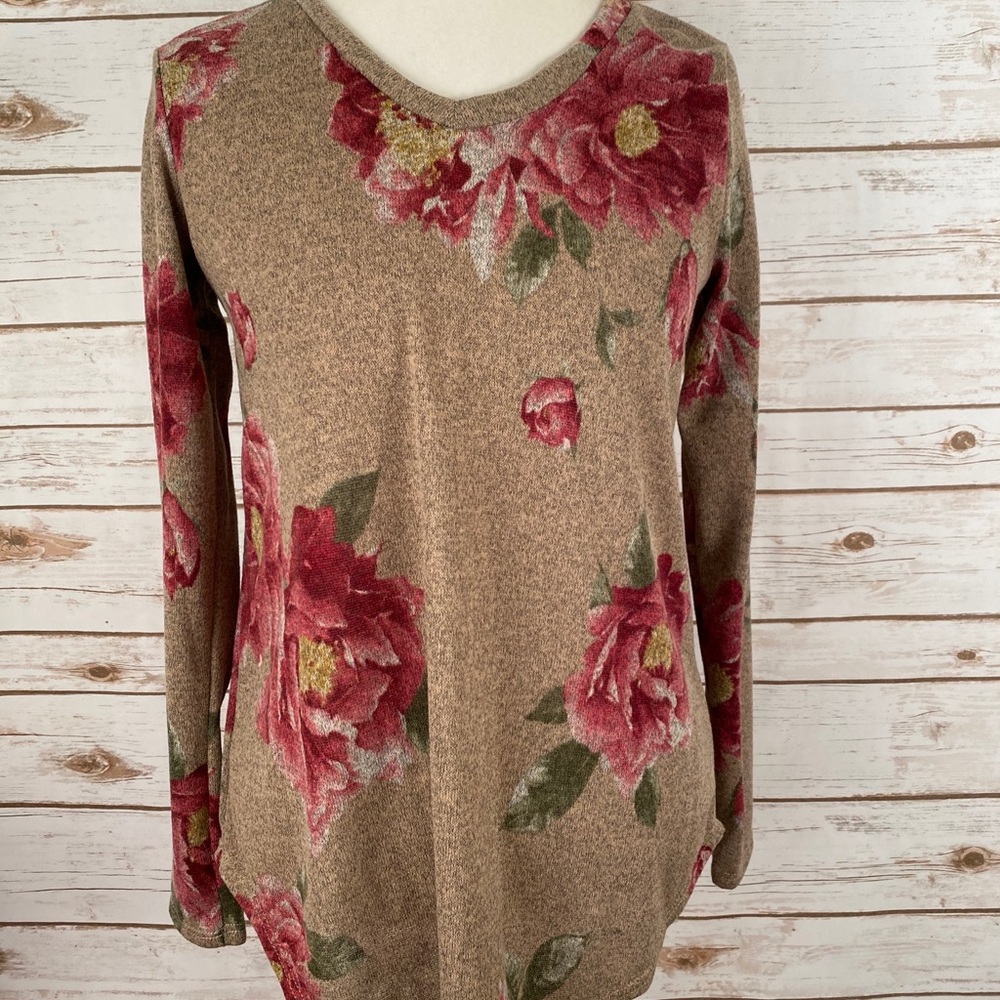 New! Boutique Long Sleeve Floral Top ❤️